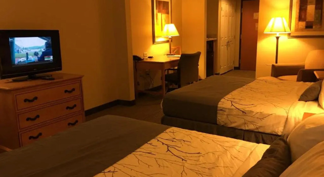 Четырёхместный номер Standard Coon Rapids North Metro Hotel to Norwood Inn & Suites
