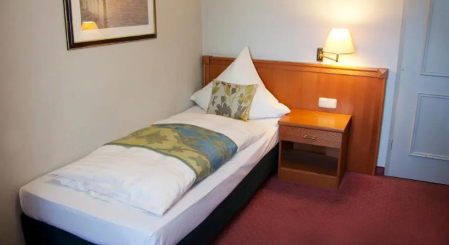 Одноместный номер Standard Hansadom Hotel Köln Central by Mayburgh