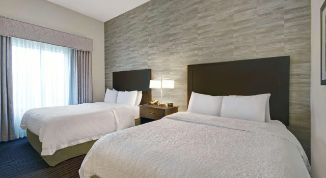 Четырёхместная студия Hampton Inn and Suites Robbinsville