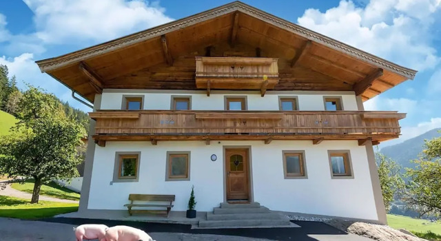 Коттедж Renovated Farmhouse Stoanerbauer With View