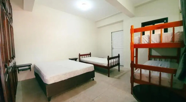 A Casa 368 - 04 quartos com ar - 03 banheiros - Acomoda 15 pessoas, Забронировать Отель Бомбиньяс Санта-Катарина