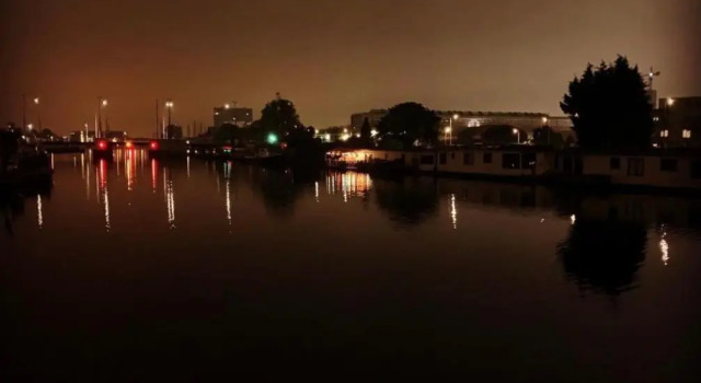 Amster Houseboat Bed Without Breakfast, Rezervasyon Otel Rotterdam otoparklı oteller, Otopark