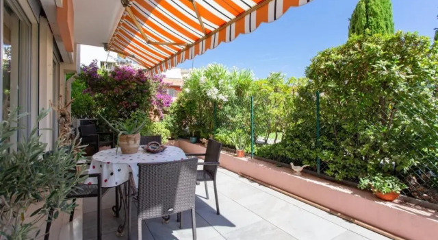 Апартаменты Air-Conditioned Apartment With Furnished Terrace & Parking Rated 3 Stars