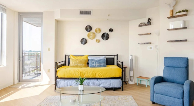 Коттедж Downtown Silver Spring Walkable Metro Skyline Balcony Corner Suite Luxe Pad