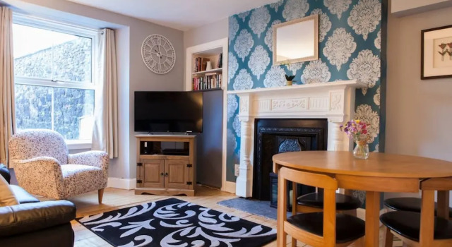 1 Bedroom Flat In Edinburgh, Забронировать Отель Эдинбург Midlothian, рядом с Холирудское абатство