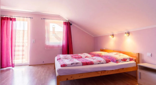 House Lian Balatonfenyves, Prenota Hotel Balatonfenyves 