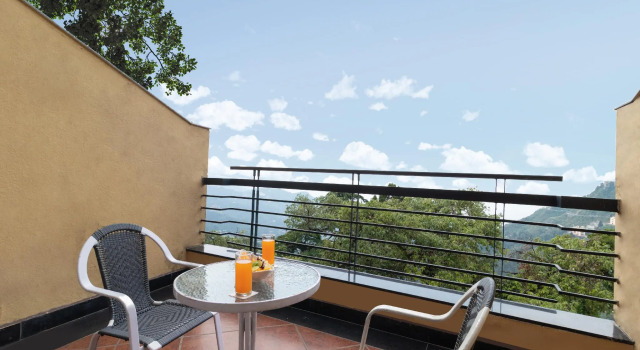 Номер Standard с балконом и с красивым видом из окна Fortune Resort Grace, Mussoorie - Member ITC Hotels Group