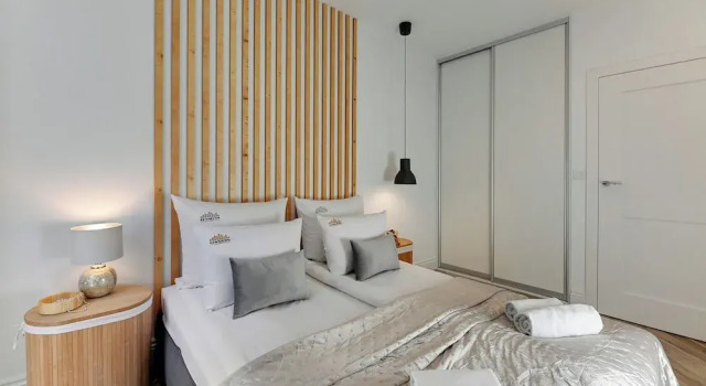 Апартаменты Deluxe Aura III Apartments & Free Parking by Downtown Apartments