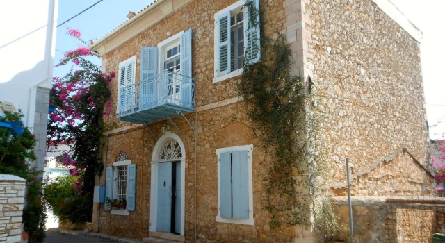 Large Traditional Captains House, Book Hotel Hotels in Central Greece with Parking, Parking