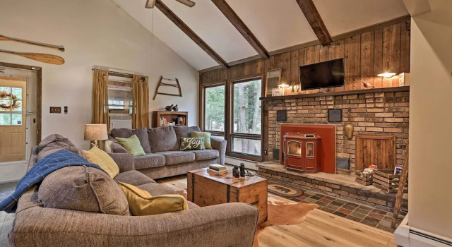 Blakeslee Hideaway w/ Lake Access: 3 Mi to Ski!, Book Feriehus Sommerhuse i Monroe County, Hytte