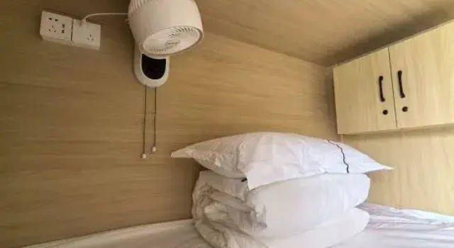 Капсула Economy Junyuanmeng  Express Hotel