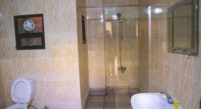 Трёхместный номер Standard Sara Crown Hotel