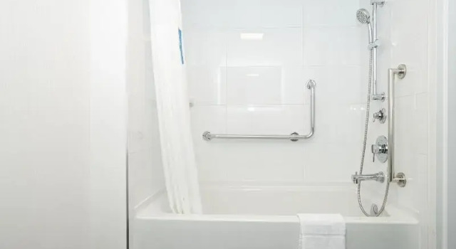 Четырёхместный номер Deluxe Hampton Inn & Suites, by Hilton - Vancouver Downtown