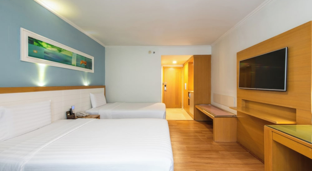 Трёхместный номер Superior с балконом Maple Hotel
