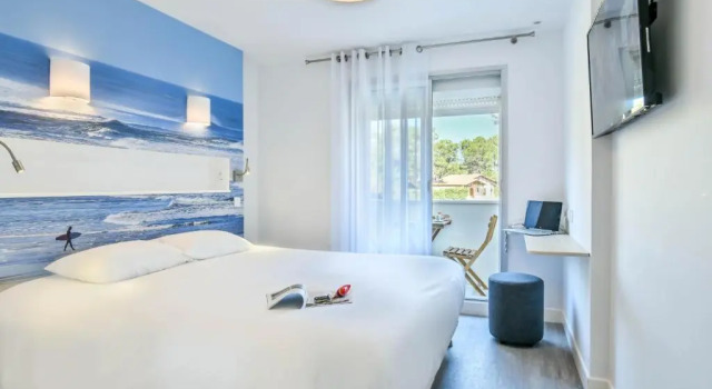 Двухместный номер Superior с балконом Les Vagues Logis Hôtel