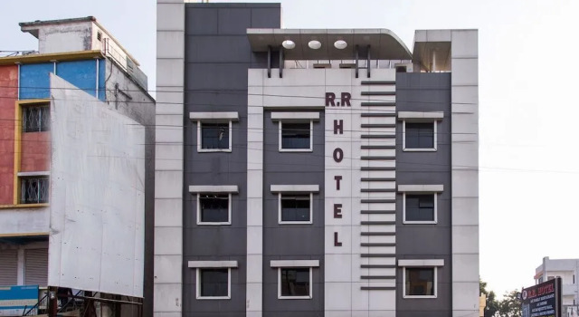 OYO 10365 Hotel RR, Забронировать Отель Отели штата Махараштры 3 звезды, 3*