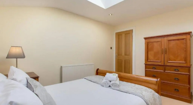 Коттедж ALTIDO Spacious 3BR Mews House behind Calton Hill