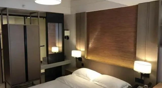 YAT House, Забронировать Отель Отели Гуанчжоу с парковкой, рядом с Торговый центр Guangzhou Baima Costume Market, Парковка