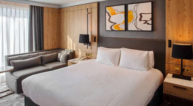 Люкс c 1 комнатой с балконом Crowne Plaza Marlow by IHG