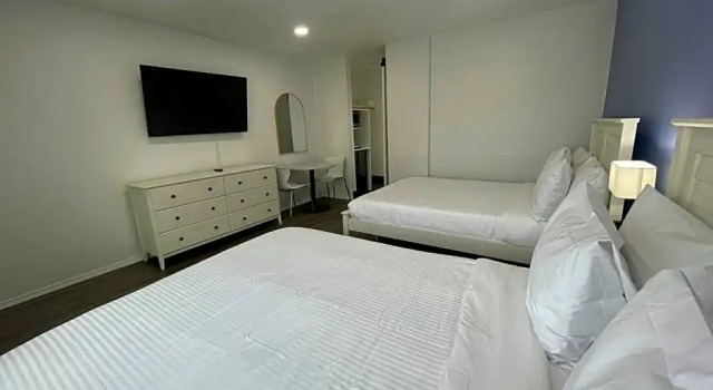 Четырёхместный номер Superior Budget Inn