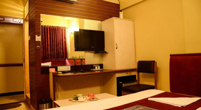 OYO Rooms Bandra West, Забронировать Отель Отели штата Махараштры 3 звезды, 3*