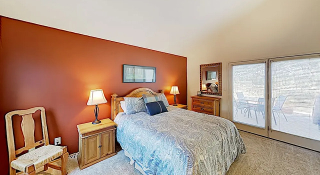 Refined 3BR Golf Resort Condo 3 Bedrooms 2 Bathrooms Condo, Book Ferieresort 3-stjernede hoteller i Redmond, 3*
