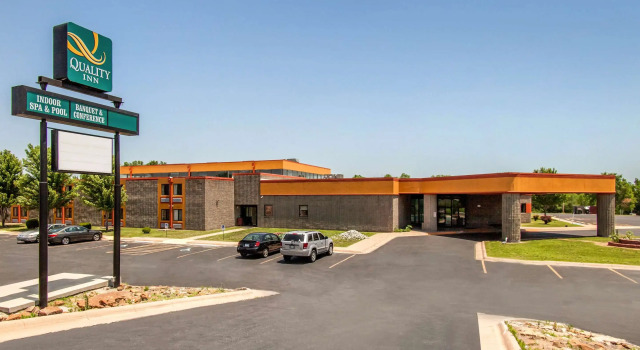 Quality Inn Arkansas City North, Rezerwuj Hotel Hotele w Arkansas City z parkingiem, Parking