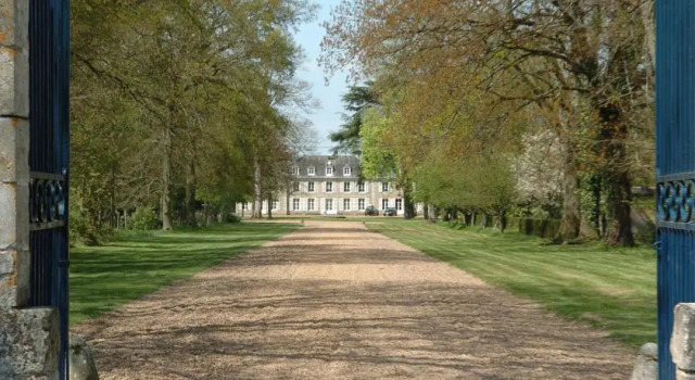 Château de Bouthonvilliers, Boek Hotel Dangeau Centre
