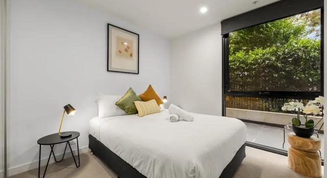 StayCentral - Hawthorn East - Study, 2 Car spaces, Book Apartment Melbourne 