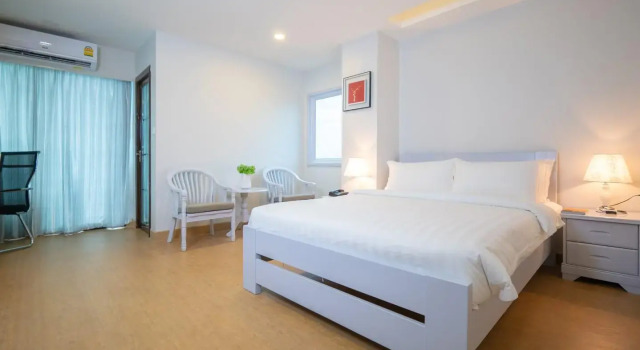 Полулюкс с балконом The Kinn Bangkok