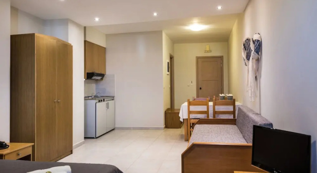 Трёхместная студия с балконом Mirtilos Studios & Apartments
