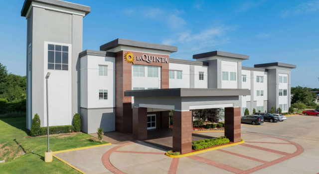 La Quinta Inn & Suites by Wyndham Muskogee, Book Hotel Muskogee Ozarks
