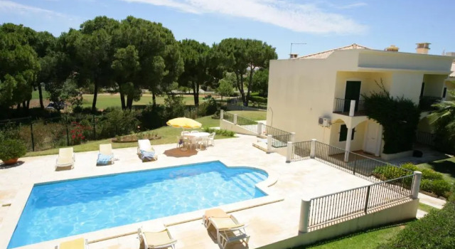 Вилла A stylish villa with a private pool, short drive from the centre, free AC Wifi