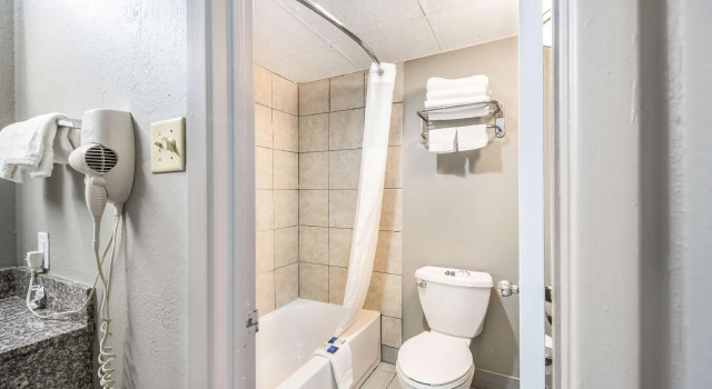 Четырёхместный номер Standard Americas Best Value Inn Arkadelphia