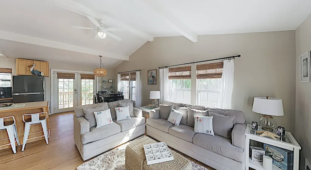 New Listing! West Bay Beauty w/ 3 Decks & Kayaks home, Varaa Lomakoti Jamaica Beach USA
