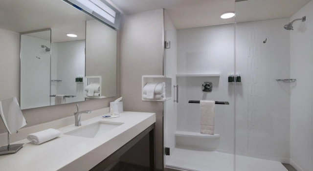 Четырёхместный номер Standard Courtyard St. Louis Brentwood