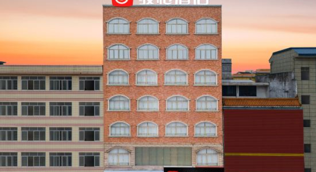 Junyi Chain Hotel Du'an High speed Railway Station Branch, Забронировать Отель Отели Гуанси-Чжуанский автономного района с парковкой, Парковка
