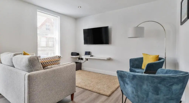 Belle House, Apt 4