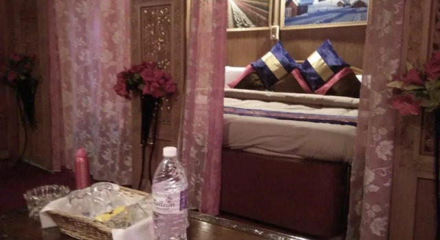 Houseboat Prince Of Bombay, Забронировать Отель Сринагар Jammu & Kashmir Ski
