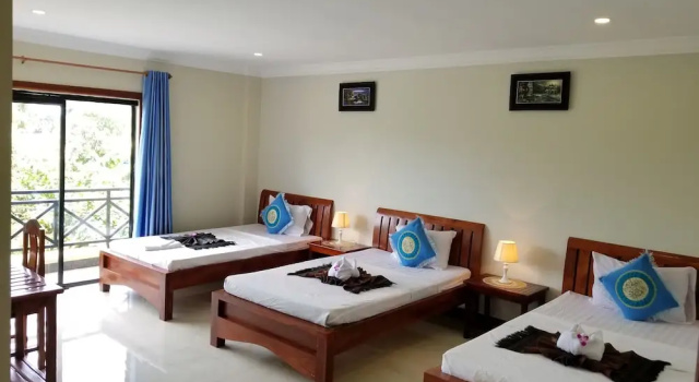 Трёхместный номер Standard с балконом Blue Diamond Hostel