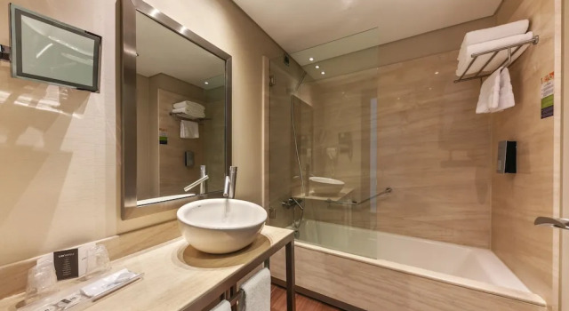 Трёхместный номер Standard Hotel Lux Fatima