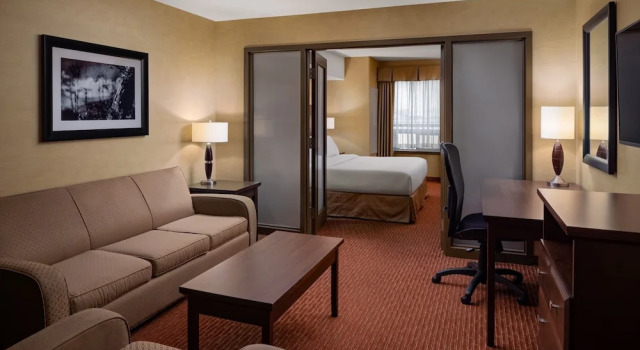 Люкс Executive c 1 комнатой Pomeroy Hotel and Conference Centre Fort St. John