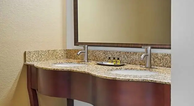 Двухместный люкс c 1 комнатой Best Western Plus Milwaukee Airport Hotel & Conference Center