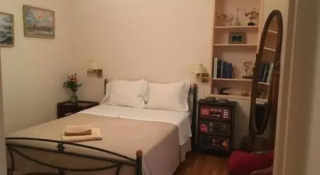 Oros Stylish Kolonaki Flats Next to Metro & Museums, Забронировать Отель Отели Афины с парковкой, рядом с Театр Каролос Коун "Театрон технис", Парковка