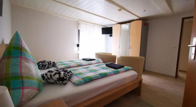 Ferienhaus Lenartz, Boek Hotel Kliding Vulkan Eifel
