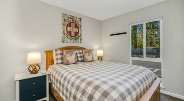 Skylandia Escape by Tahoe Mountain Properties, Забронировать Отель Карнелиан-Бэй Норт-Лейк-Тахо, рядом с Hwy 28 at Old County Rd Bus Stop