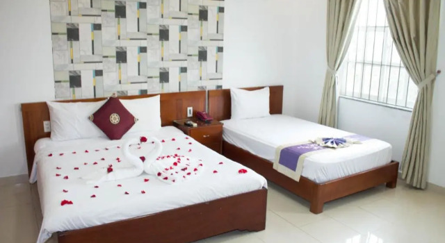 Семейный номер Standard с балконом Hoa Phat Hotel & Apartment