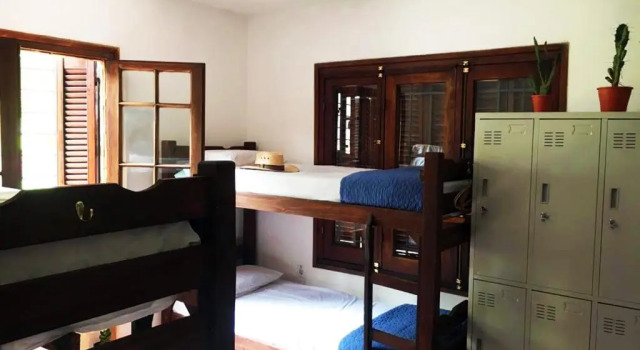 Кровать в общем номере с балконом Destino26 Hostel