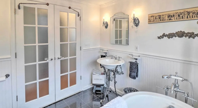 Коттедж Grasonville Home w/ Private Pool on the Water