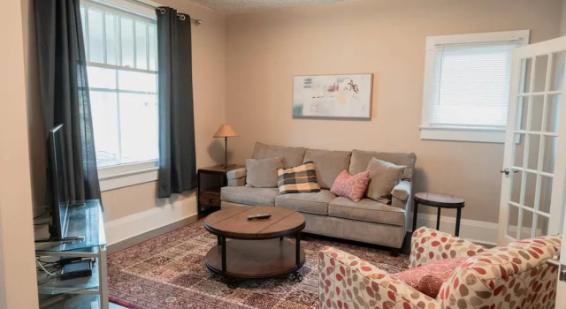 Beautiful 3 Bedroom Home Near Downtown, Varaa Hotelli Toronto 